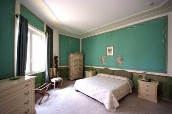 Frette Italian sheets, premium bedding, down duvets, minibar