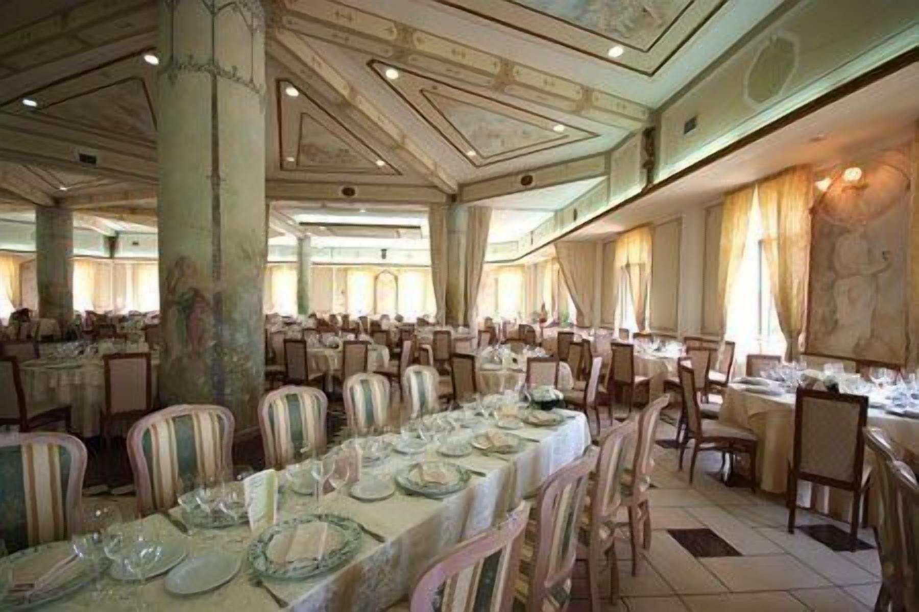 breakfast, lunch, dinner served; italian cuisine