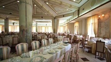 Servizio di colazione, pranzo, cena e brunch