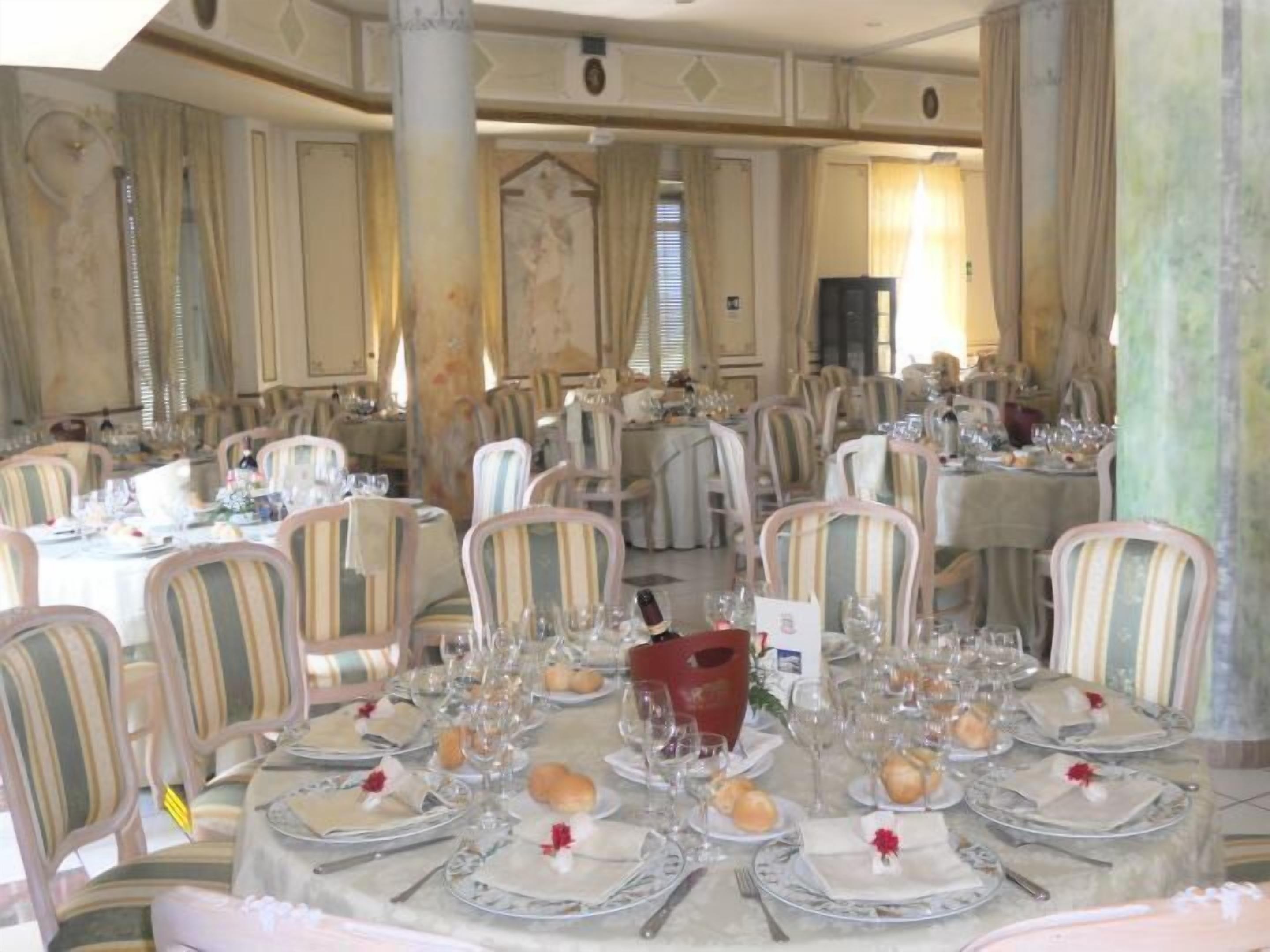 breakfast, lunch, dinner served; italian cuisine