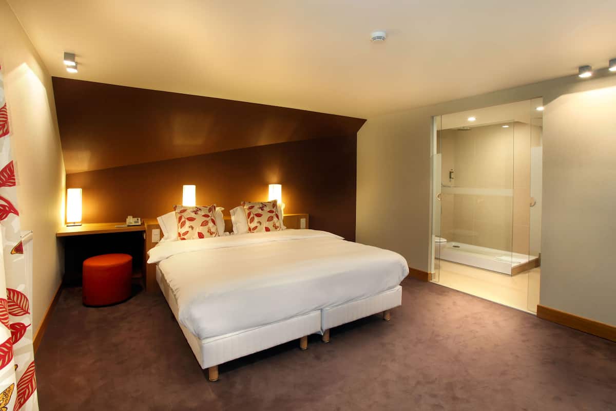 chambre double, vue lac | premium bedding, minibar, in-room safe, individually decorated