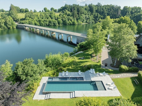 Exterior. Hotel des Bains & Wellness