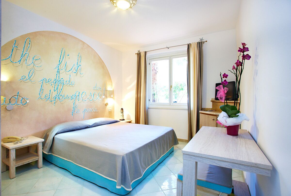 Economy Double Room | Minibar, in-room safe, desk, blackout drapes