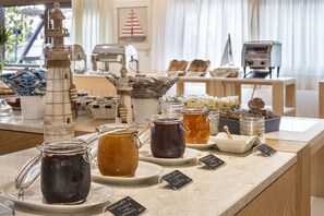 Café da manhã, almoço e jantar