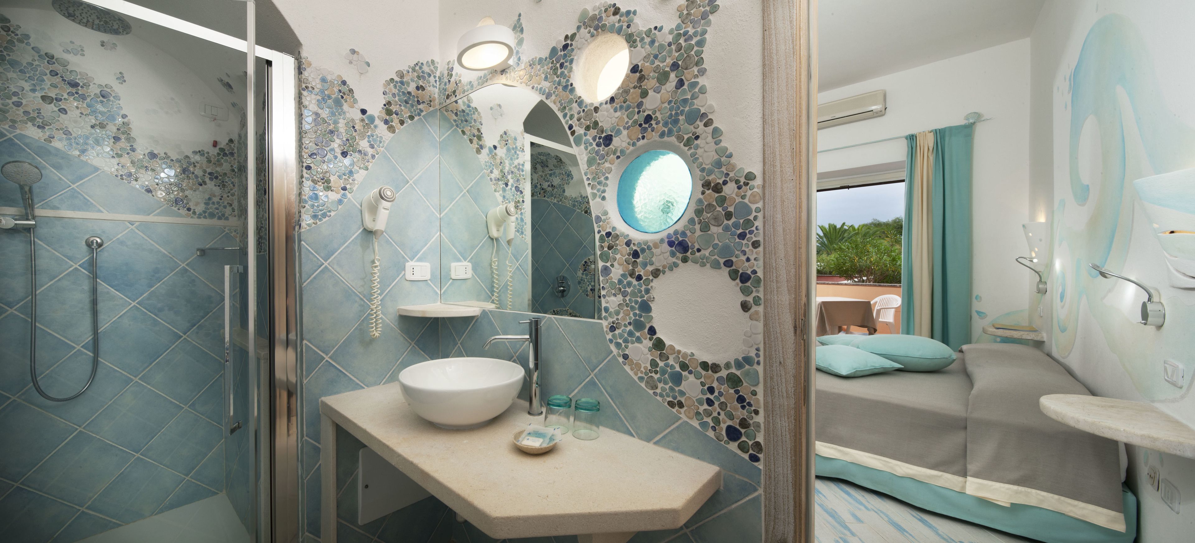 shower, free toiletries, hair dryer, bidet