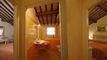 Double Room | Minibar, in-room safe, desk, free WiFi