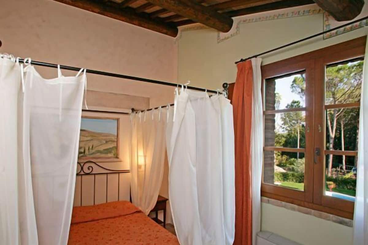 Suite | Minibar, in-room safe, desk, WiFi (free)
