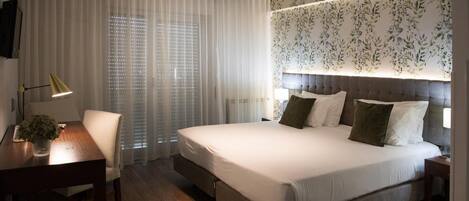 In-room safe, desk, soundproofing, free WiFi