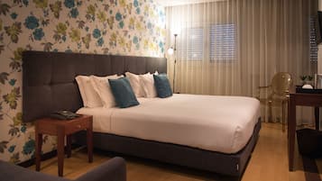 Dobbeltrom – standard | Safe på rommet, skrivebord, lydisolert og wi-fi (inkludert)