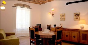 In-room dining - Borgo San Pietro (Agnone)