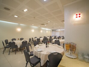 Colazione a buffet inclusa, servita tutte le mattine 