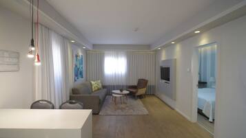 32-inch LED TV with cable channels, TV