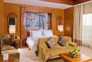 Executive Suite | Premium bedding, minibar, in-room safe, desk - Labersa Grand Hotel & Convention Center (Pekanbaru)