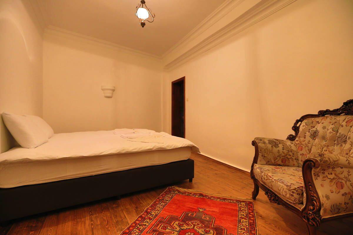 Ropa de cama de alta calidad, escritorio, cunas y camas extra