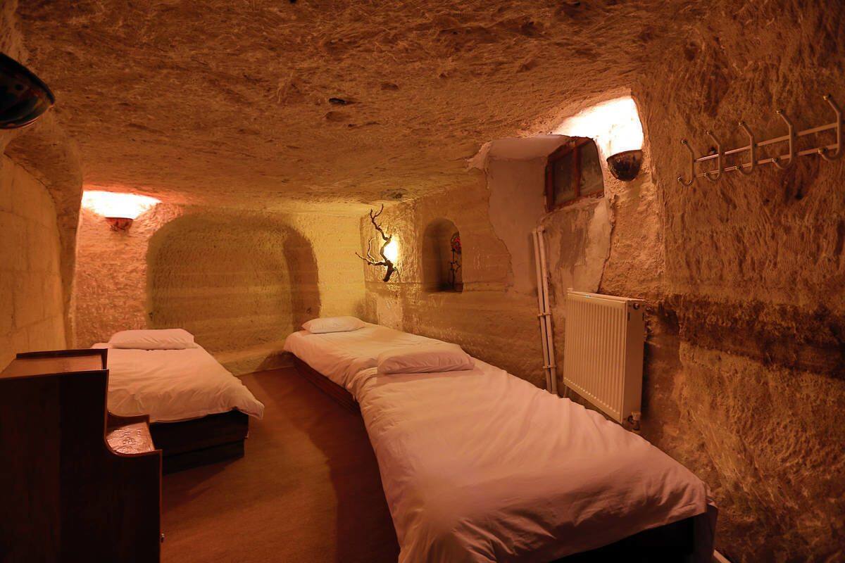 Dormitorio compartido, dormitorio mixto | Ropa de cama de alta calidad, escritorio, cunas y camas extra