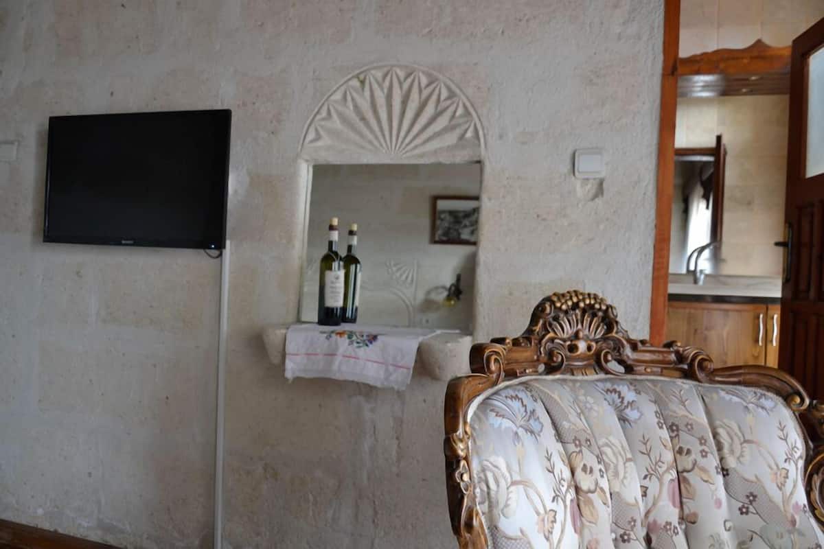 Habitación Deluxe | Ropa de cama de alta calidad, escritorio, cunas y camas extra