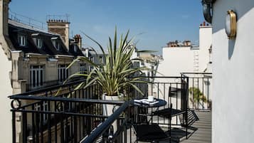 Deluxe-Zimmer, Terrasse | Allergikerbettwaren, Zimmersafe, individuell dekoriert