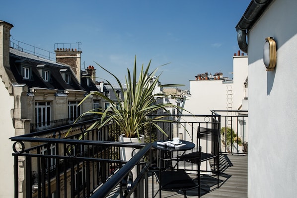 Deluxe Room, Terrace - Hôtel du Rond-Point des Champs-Élysées (Paris)