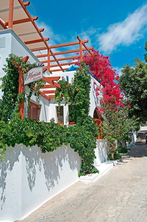 Exterior - Marisa Rooms (Paros)