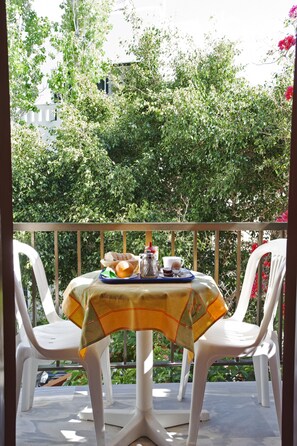 Standard Room | Desk, blackout drapes, iron/ironing board, free WiFi - Marisa Rooms (Paros)