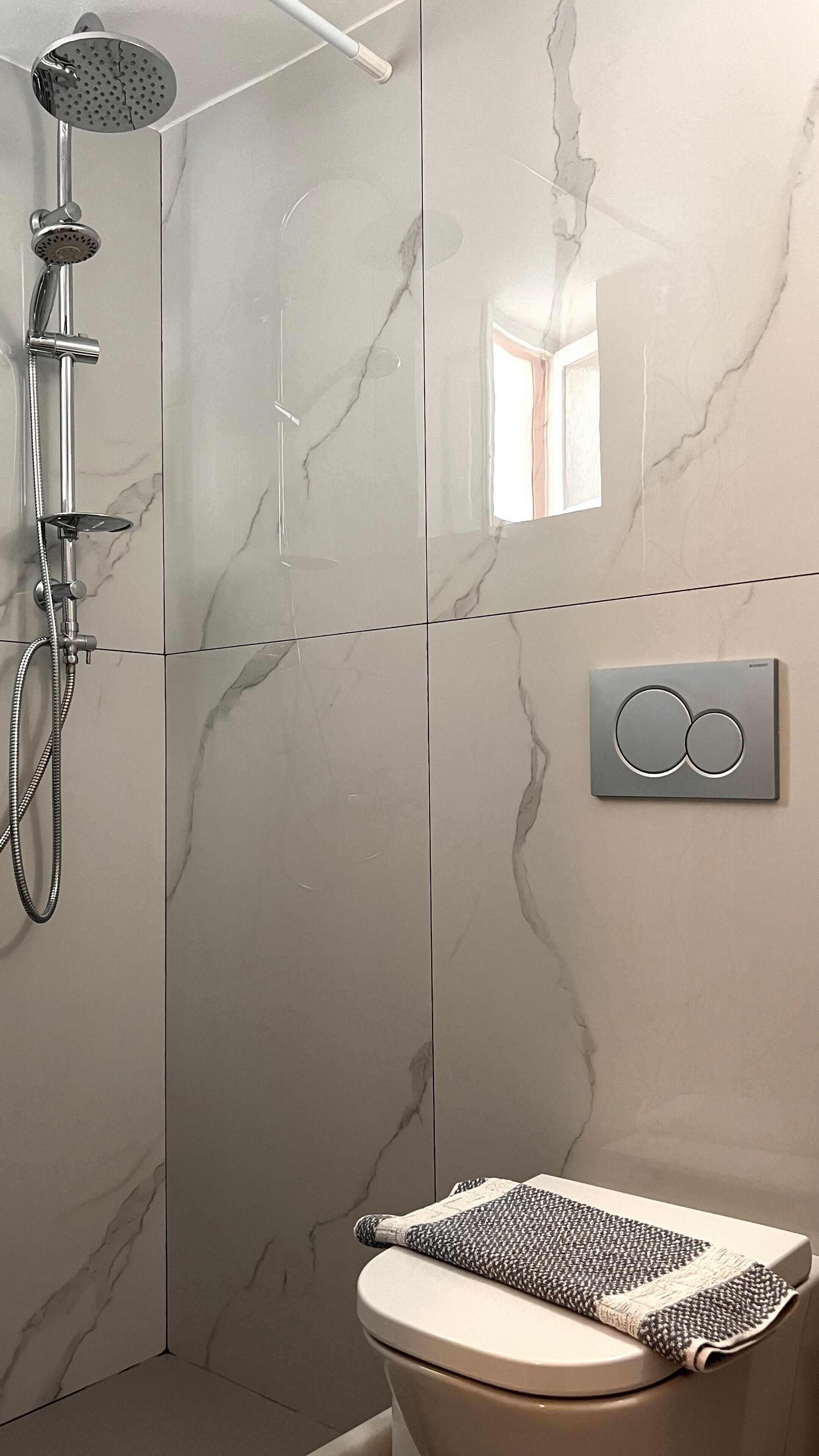 Standardzimmer | Badezimmer | Dusche, Haartrockner, Handtücher, Seife