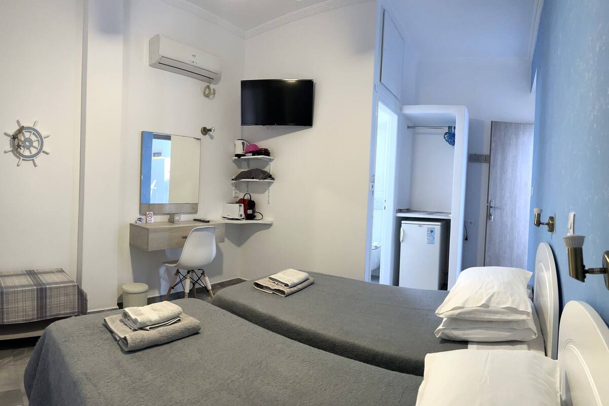 standard room | 1 bedroom, desk, blackout curtains, iron/ironing board