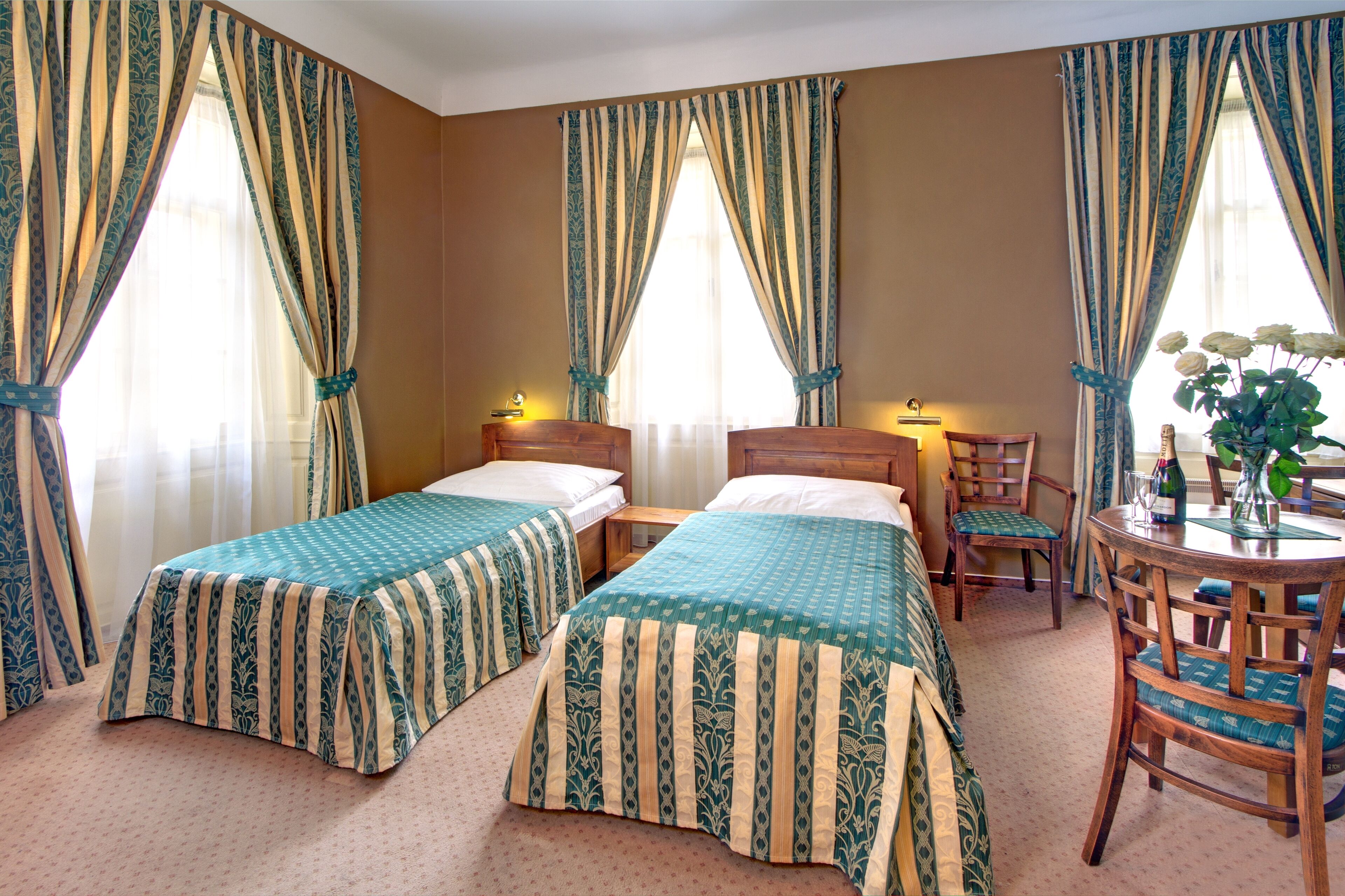 in-room safe, desk, laptop workspace, blackout curtains