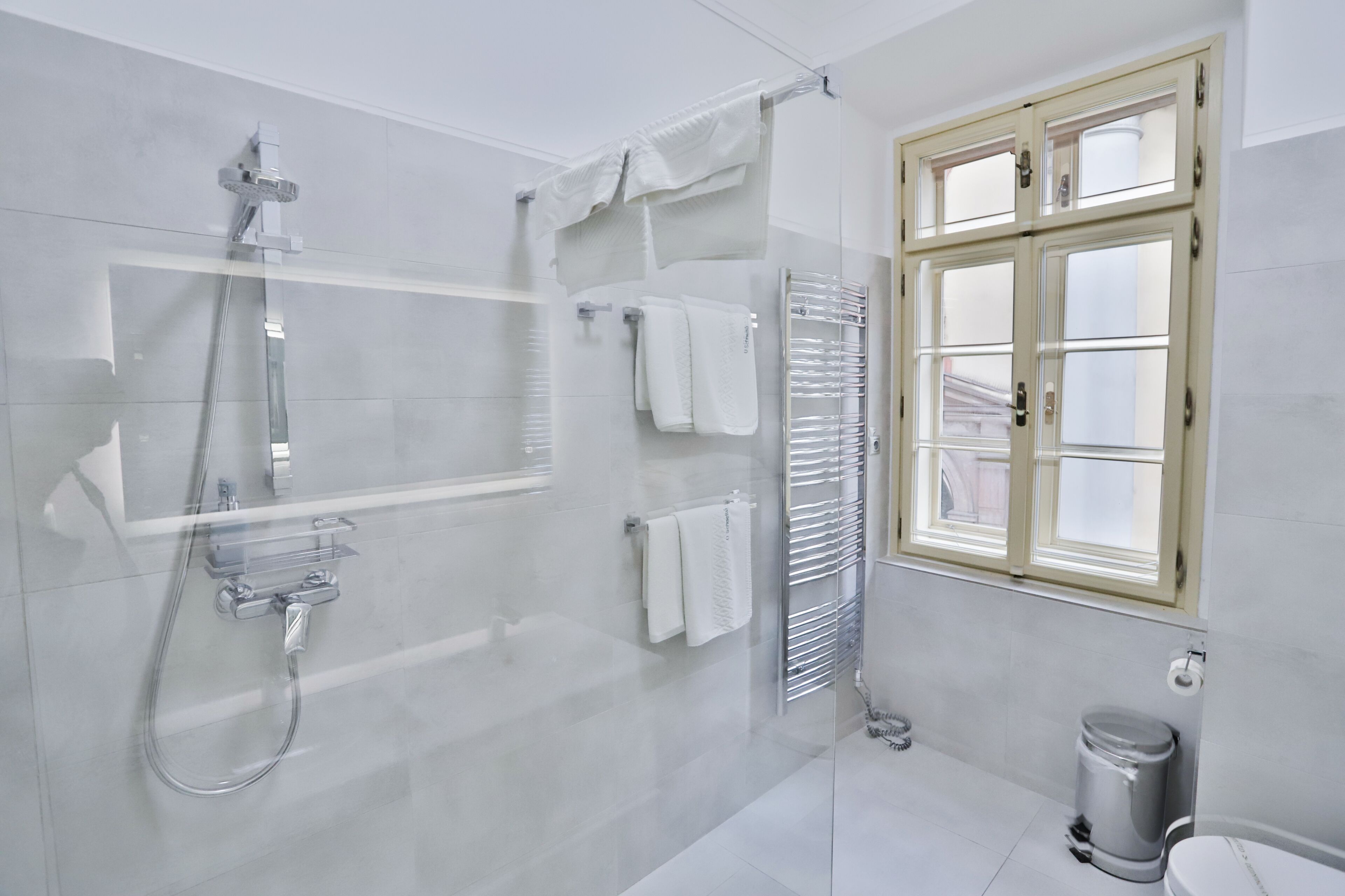 suite | bathroom | free toiletries, hair dryer, towels