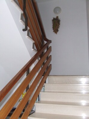 Check-in/check-out kiosk