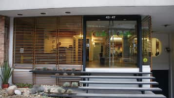 Pintu masuk hartanah