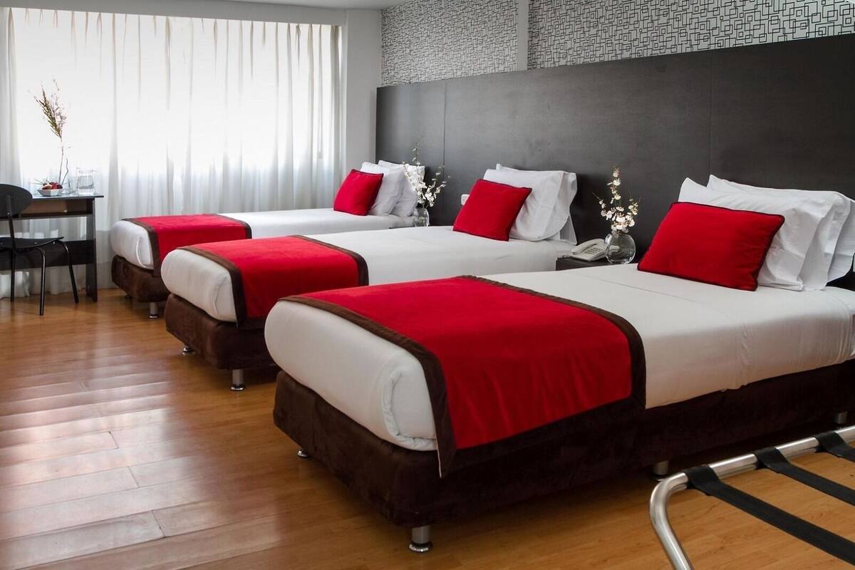 Kamar Triple Basic | Bantalan ekstra lembut, brankas, meja kerja, dan setrika/meja setrika