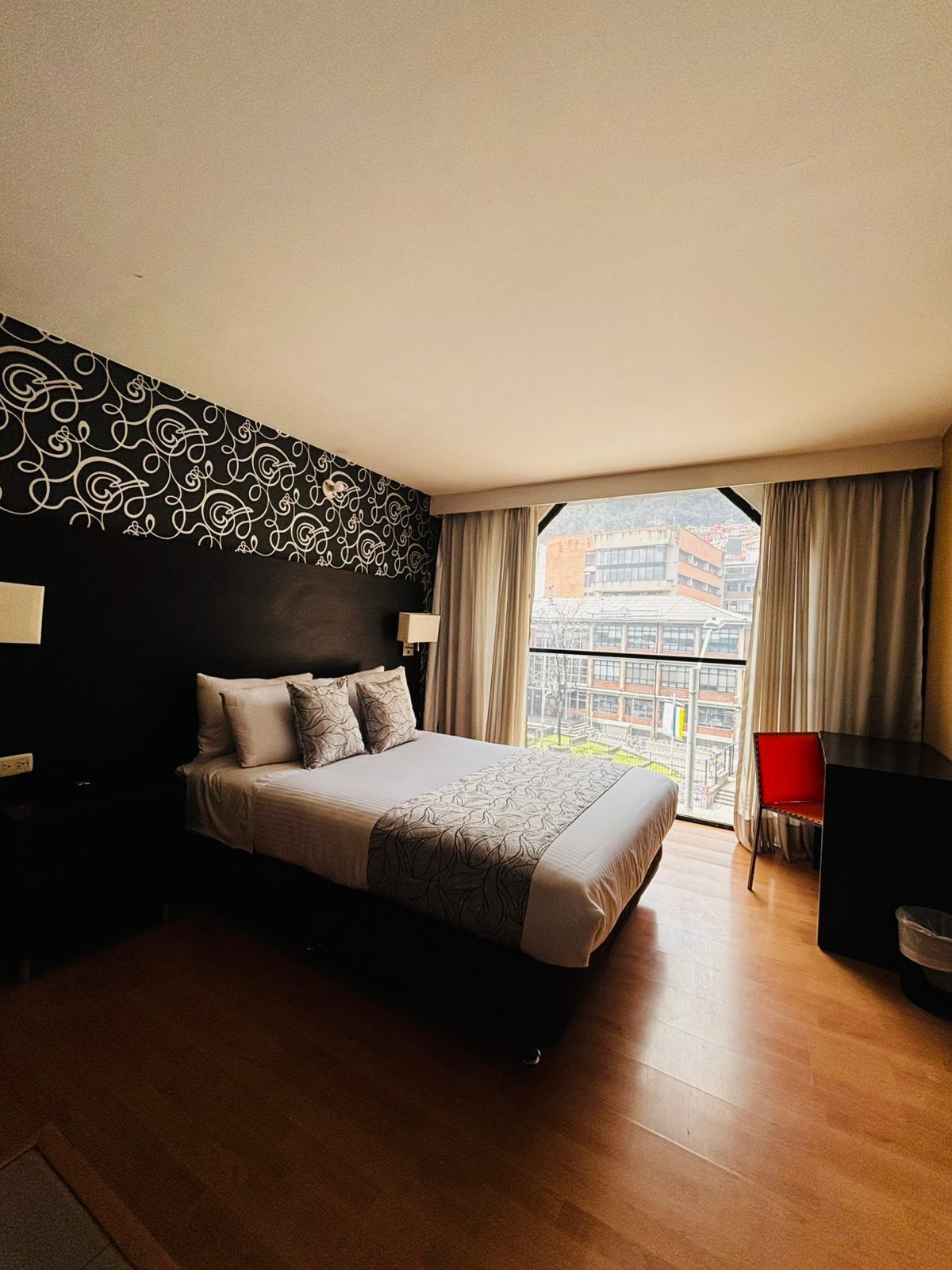 Pillowtop-bedden, een kluis op de kamer, een bureau