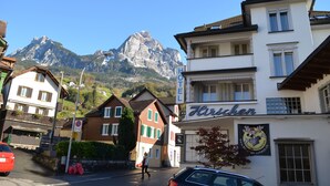 A hotel named 'Hrschen' with a mountain backdrop.