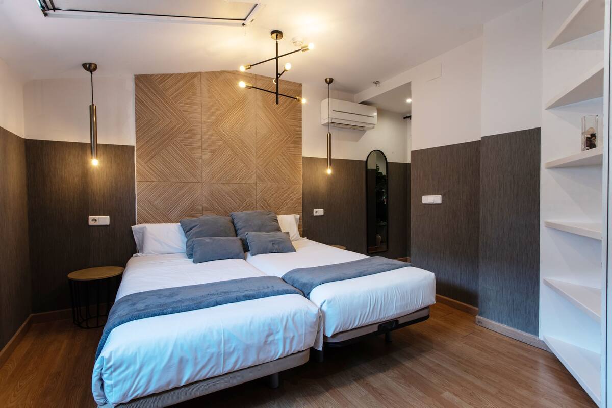 Apartment (Interior 4 Guests) | Iron/ironing board, WiFi (free), bed sheets