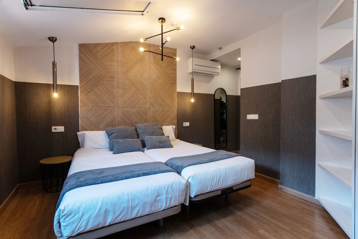 Departamento (Interior 4 Guests) | Tabla de planchar con plancha, wifi gratis y ropa de cama