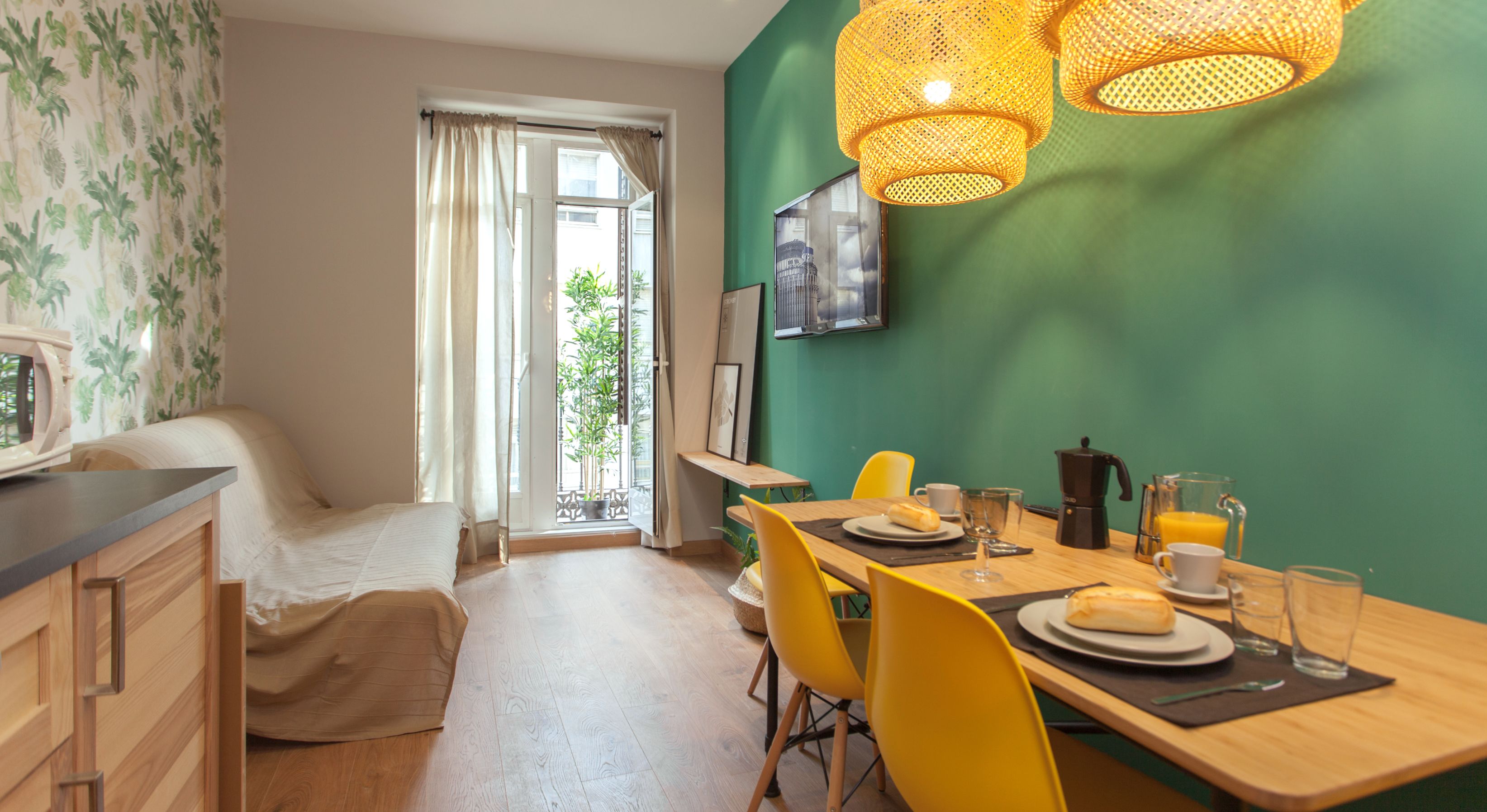 Superior Apartment, City View | In-room dining