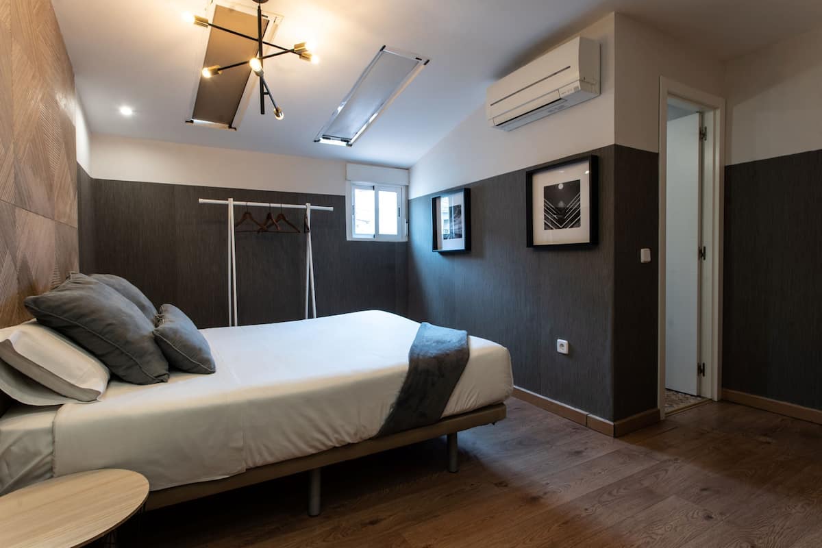 Departamento | Tabla de planchar con plancha, wifi gratis y ropa de cama