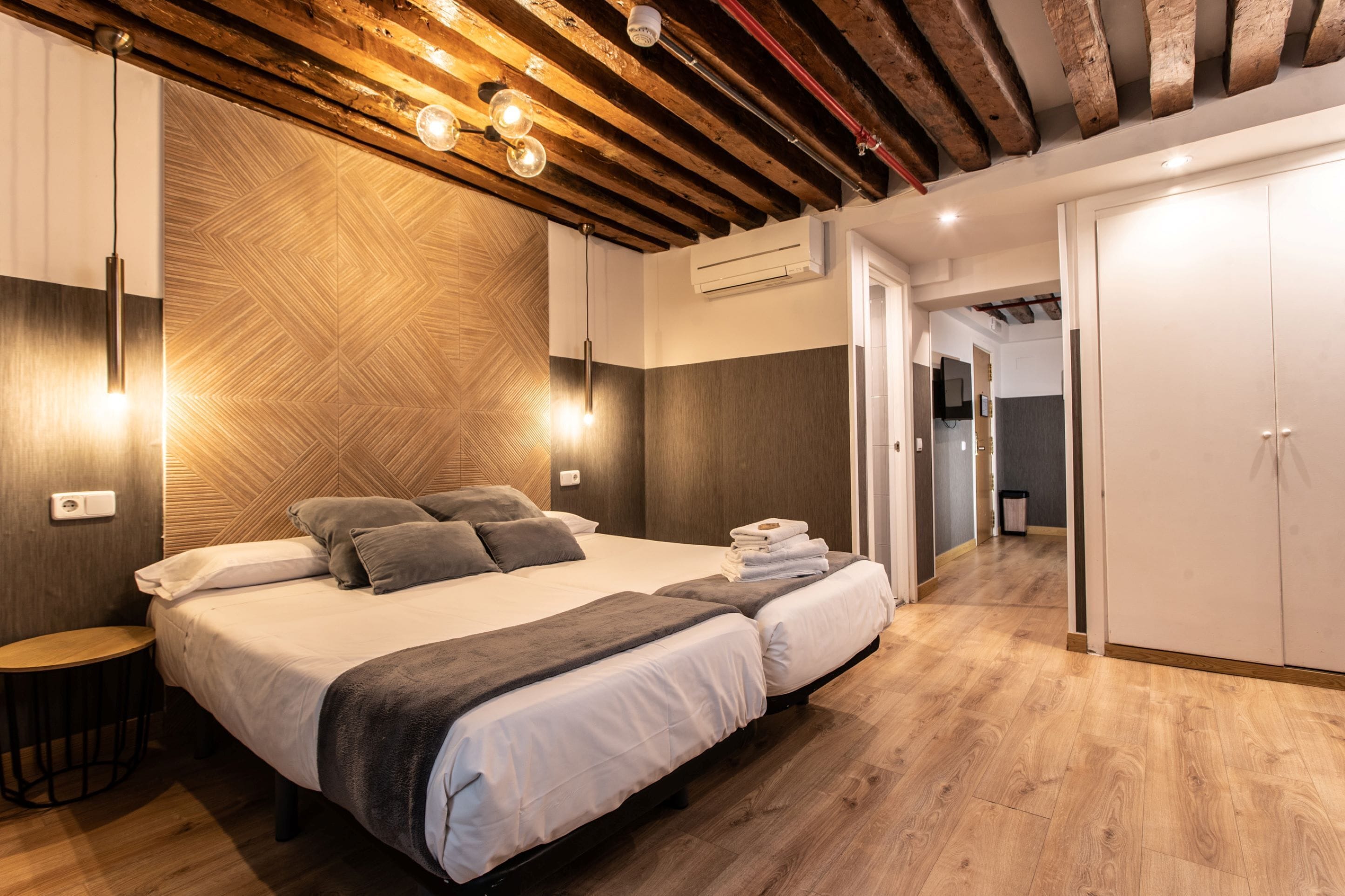 Iron/ironing board, free WiFi, bed sheets