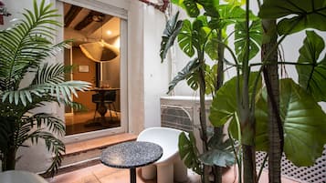 Studio (2 Guests) | Living area | LCD TV