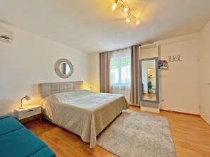 Surmatelas, bureau, Wi-Fi gratuit, draps fournis