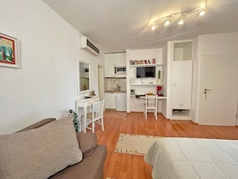 Appartement Classique, terrasse, vue mer | Restauration dans la chambre