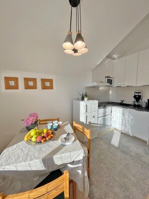 Deluxe Apartment, 2 Bedrooms, Terrace, Sea View | Private kitchen | Fridge, oven, stovetop, coffee/tea maker