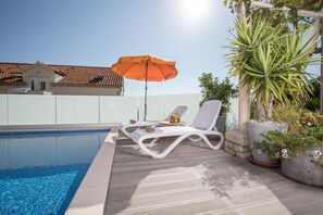 Seasonal outdoor pool, open 7:00 AM to 9:00 PM, pool umbrellas - Studio Apartment Andrijana (Zupa dubrovacka)