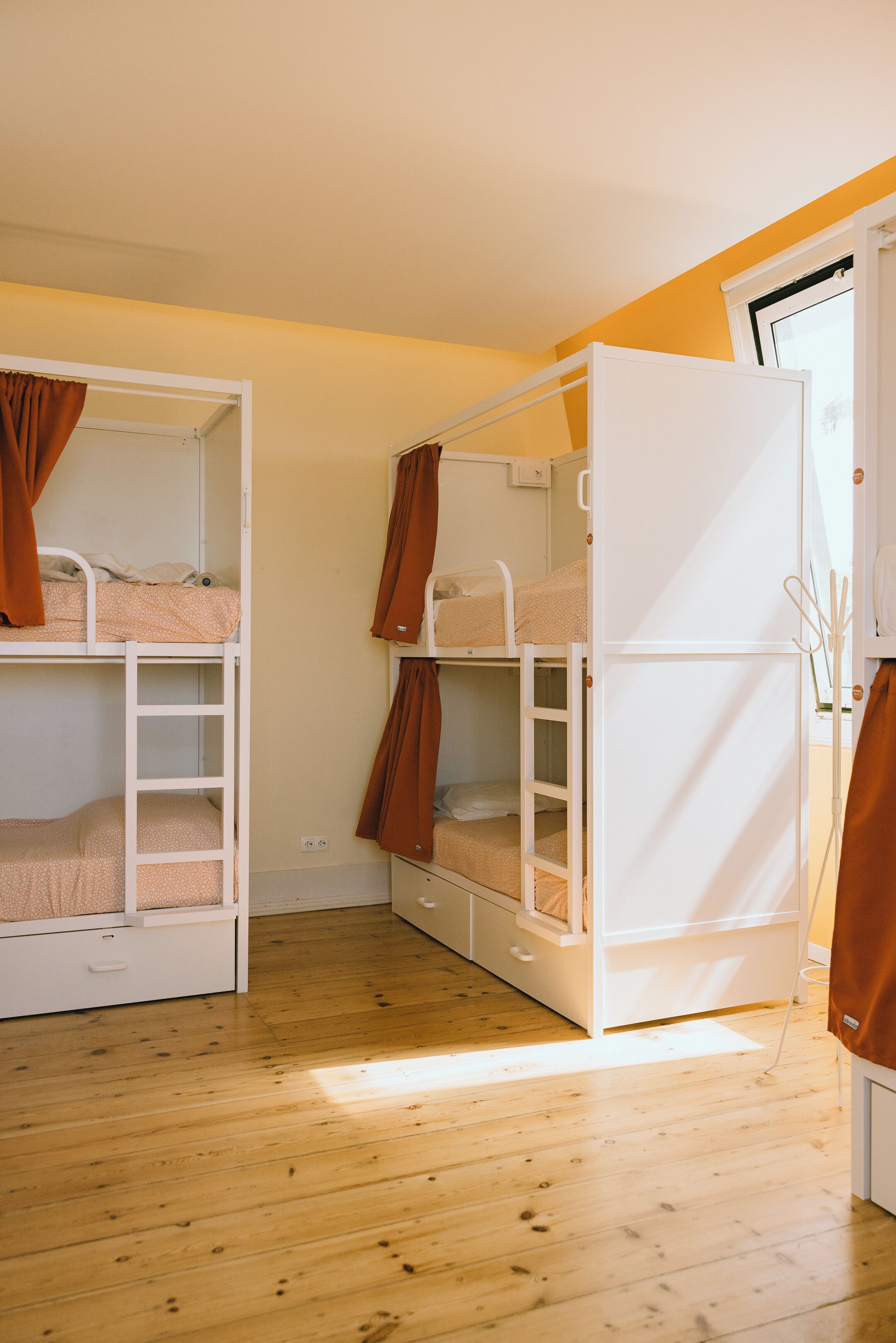 共用宿舍, 共用浴室, 城市景觀 (One Bed in a 6 Bed Mix Dorm) | 客房內保險箱、隔音、免費無線上網、床單