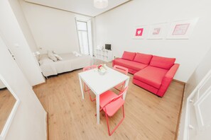 Dobbeltrom, privat bad, hageutsikt | Safe på rommet, lydisolert, wi-fi (inkludert) og sengetøy