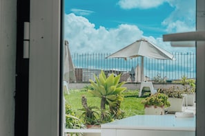 Camera doppia, bagno privato, vista giardino | Una cassaforte in camera, insonorizzazione, Wi-Fi gratuito, lenzuola