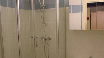 Dutxa, assecador de cabells i tovalloles