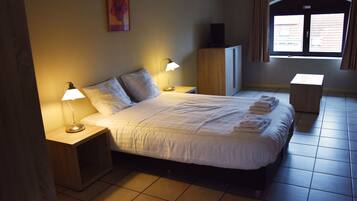 Executive Apartment, 1 Double Bed | Individually decorated, individually furnished, desk, iron/ironing board