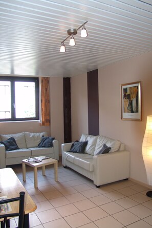 TV - Condo Gardens Antwerpen (Antwerp)