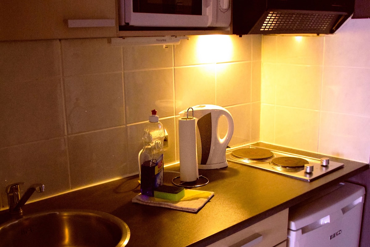 Coffee/tea maker, fridge, microwave, electric kettle